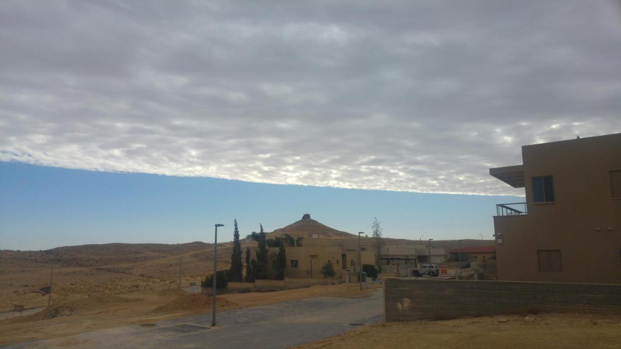 הבית ליד המצוק By The Cliff Mitzpe Ramon Exterior photo