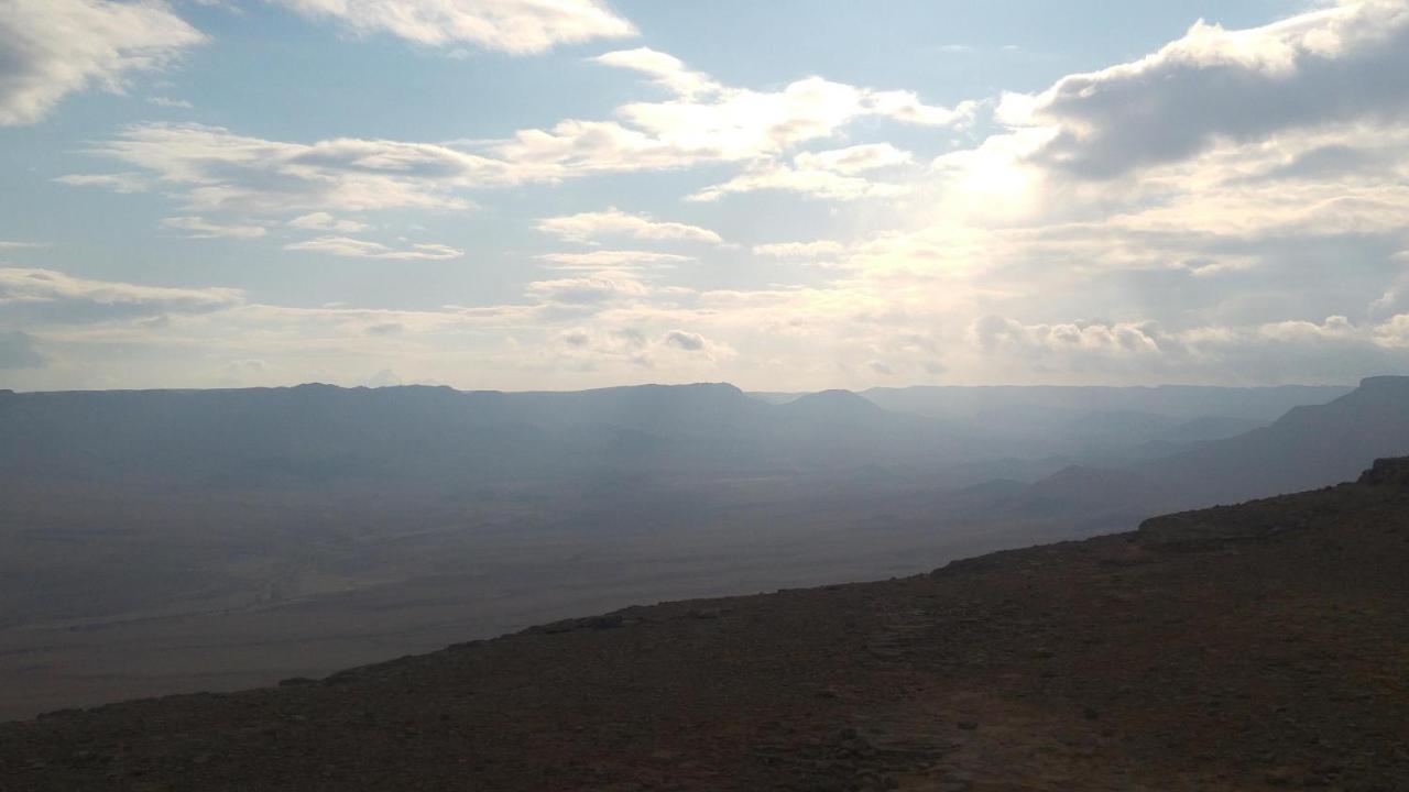 הבית ליד המצוק By The Cliff Mitzpe Ramon Exterior photo